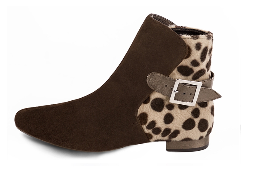 Dark brown women's ankle boots with buckles at the back. Round toe. Flat block heels. Profile view - Florence KOOIJMAN